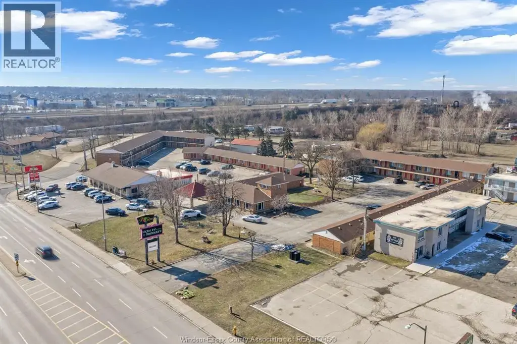 2885-2889 Howard Avenue, Windsor